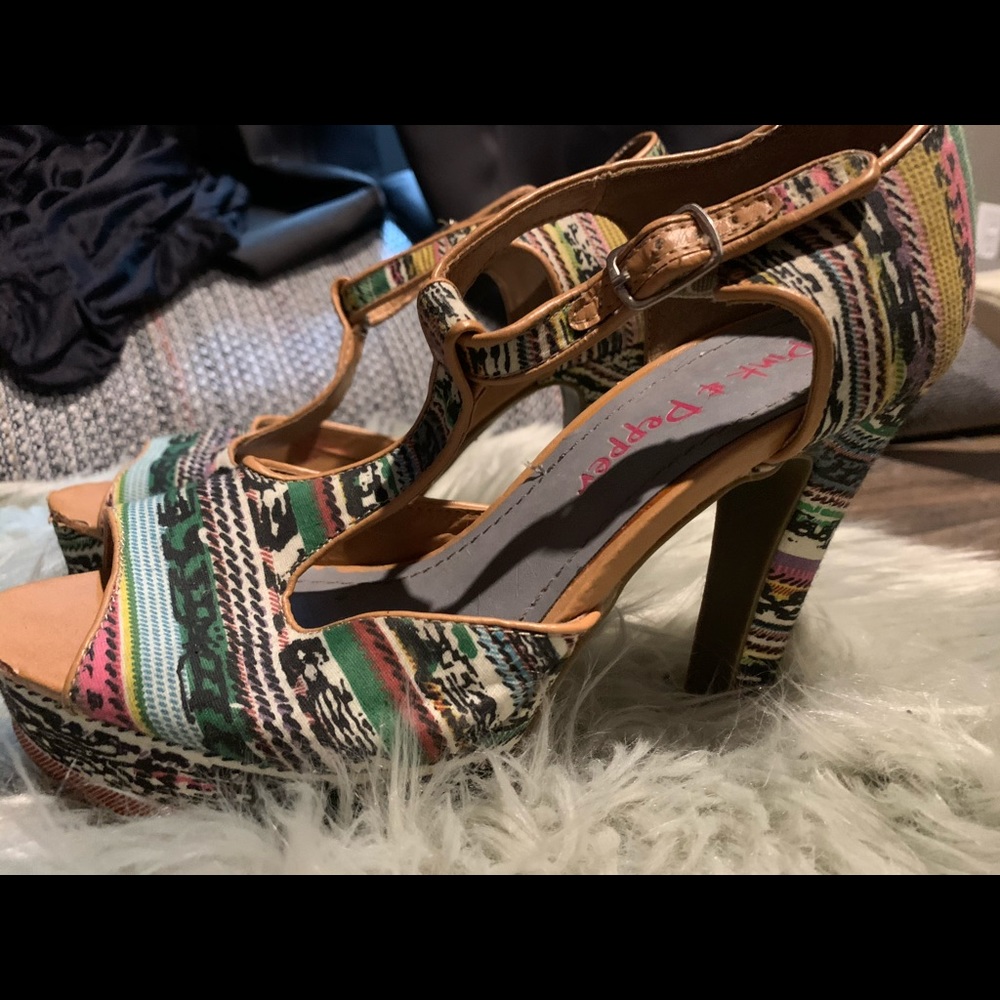 Aztec heels! - Picture 3 of 4
